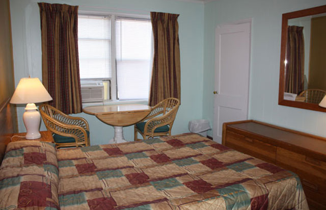 Queen Hotel Room